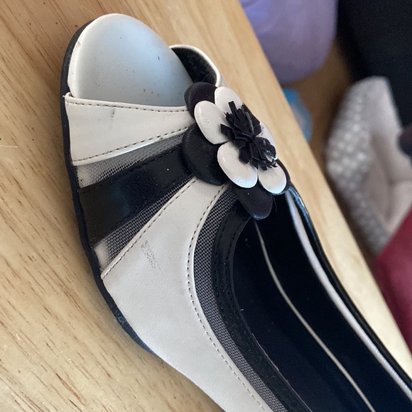 Peep toe shoes - Picture 3 of 5